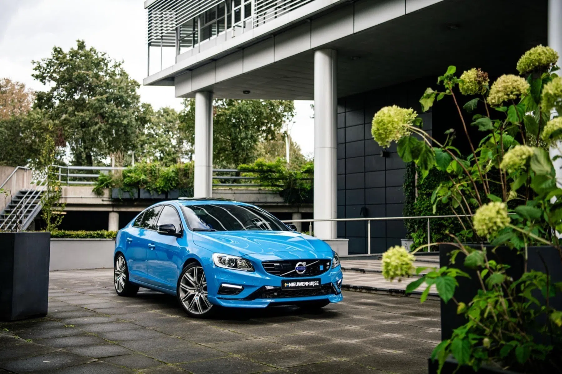 felblauwe Volvo S60 Polestar