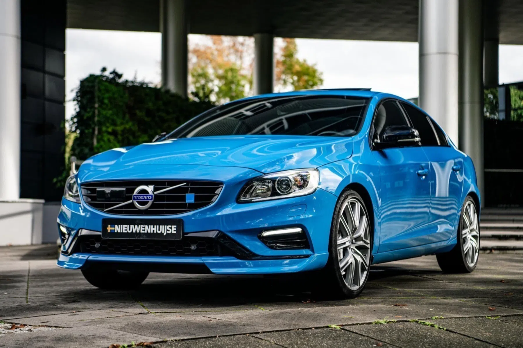 felblauwe Volvo S60 Polestar
