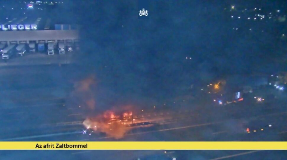 Ongeluk met vrachtwagen op A2