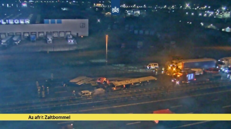 Ongeluk met vrachtwagen op A2