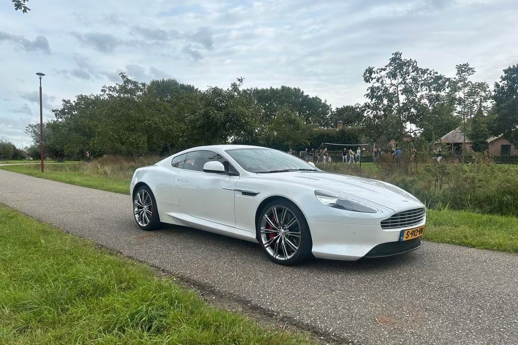 Aston Martin Virage op Marktplaats