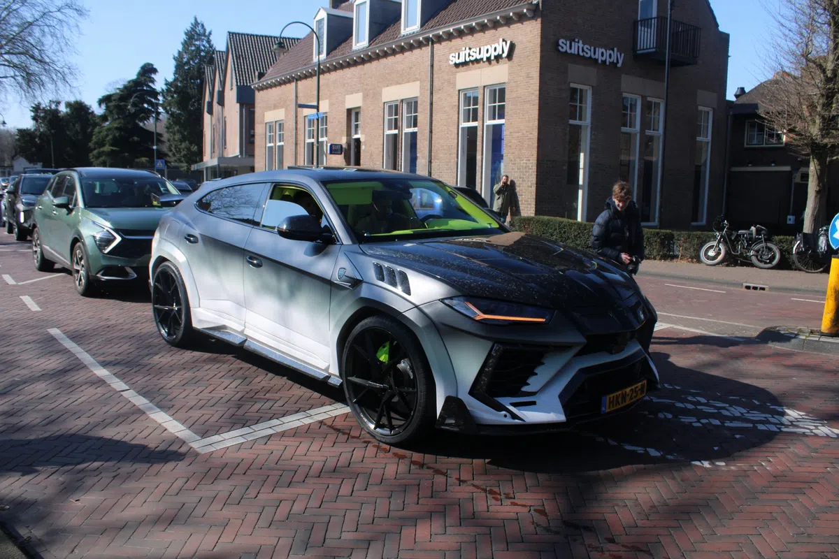 Dikke Urus Mansory Venatus in Laren