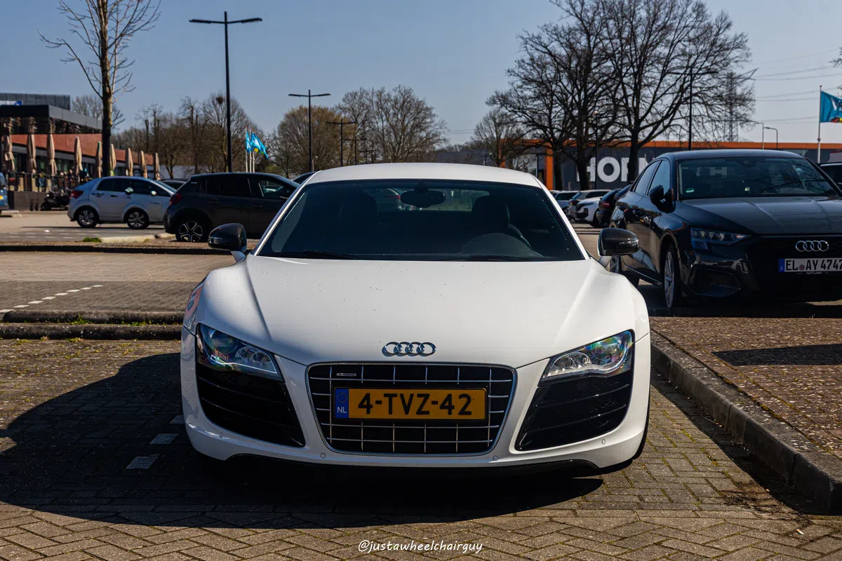 Audi R8 V10