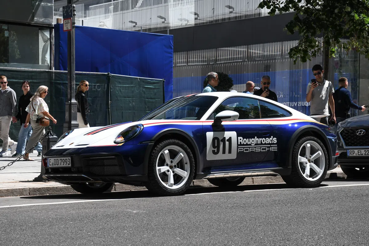Porsche 992 Dakar
