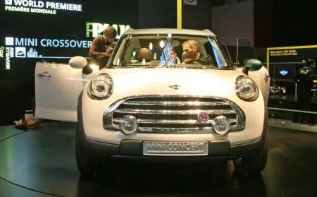 Mini Crossover Concept in Parijs: kleine Mini's worden groot