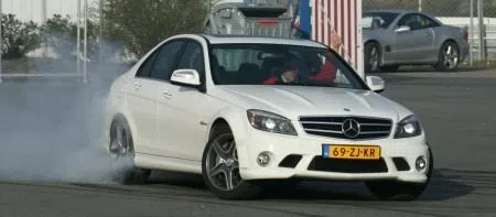 Mercedes C63 AMG driften