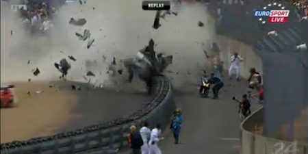 Spectaculaire crash tijdens Le Mans