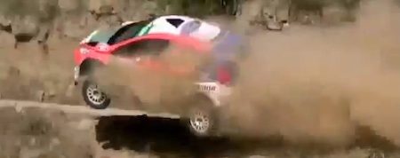 Keiharde rallycrash in Fiesta. Niemand gewond [video]