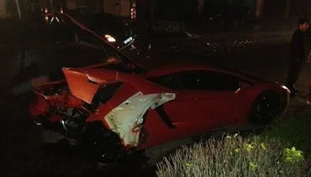 Prius Mod Lambo Toyota Prius pleegt aanslag op Lamborghini Aventador