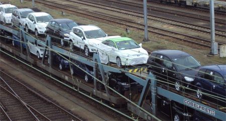 The worst of two worlds: file op een trein