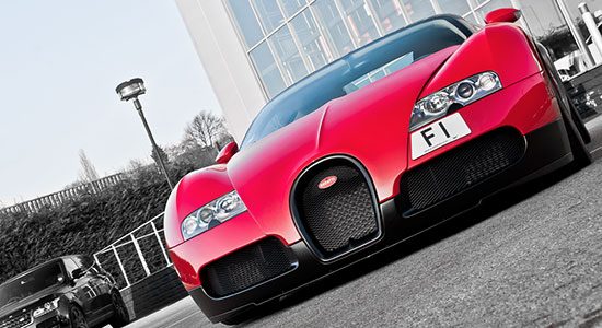 De Bugatti Veyron met F1-kenteken