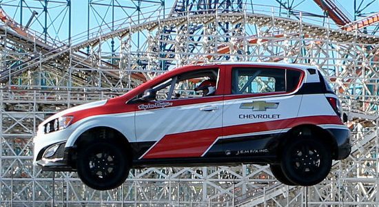 Rob Dyrdek jumpt de Chevrolet Sonic / Aveo