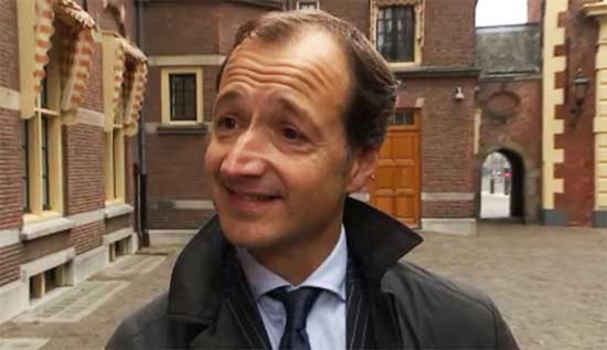 Wiebes door de knieën