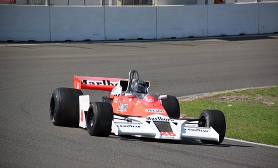 McLaren M26