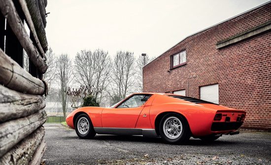 Lamborghini Miura in feestkostuum