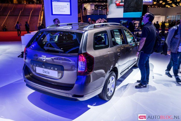 Lachen man, die nieuwe Dacia's