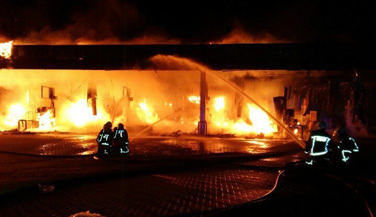 Tankstation langs A12 bij Gouda brandt volledig uit