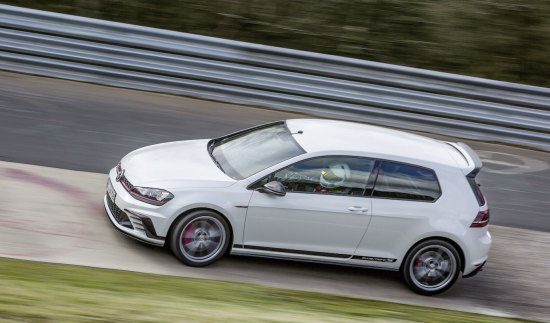 Golf GTI Clubsport S pakt het FWD-'Ringrecord!