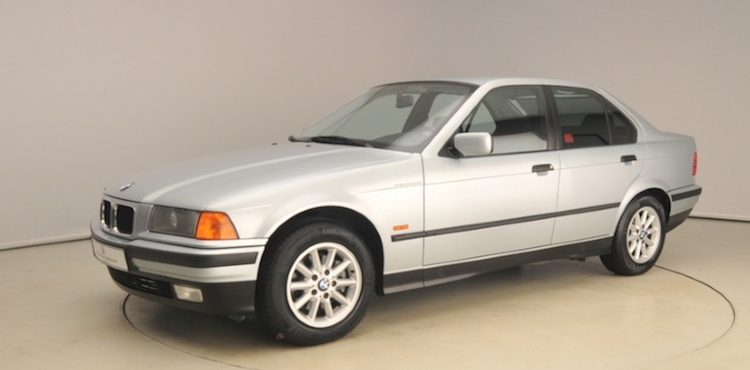 BMW-320i