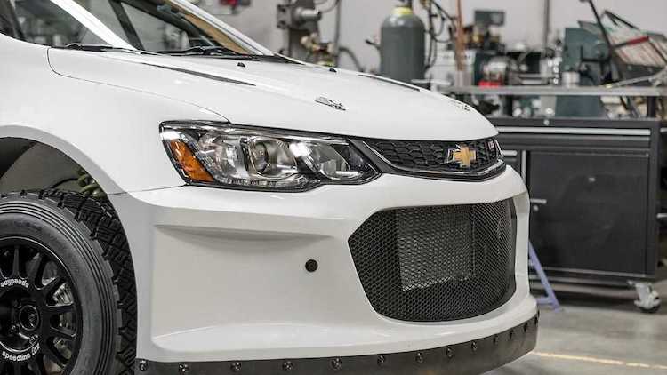 Top: stop een lel van een V8 in een B-segmenter