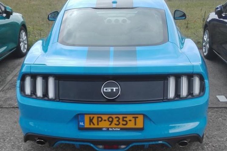 'Auto's die veel CO2 uitstoten moeten meer betalen per kilometer'