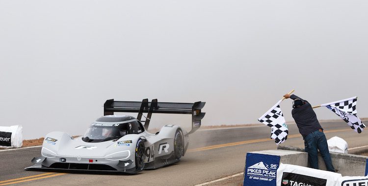 Volkswagen verplettert ALLE Pikes Peak-records