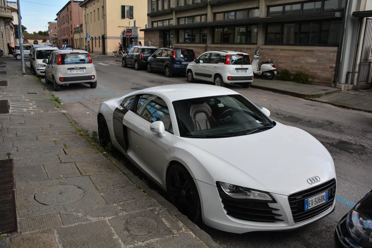 Audi R8 vs de Panda's