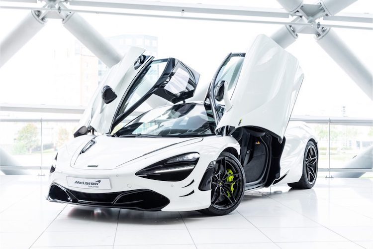 Joseph Klibansky is zijn McLaren 720S zat