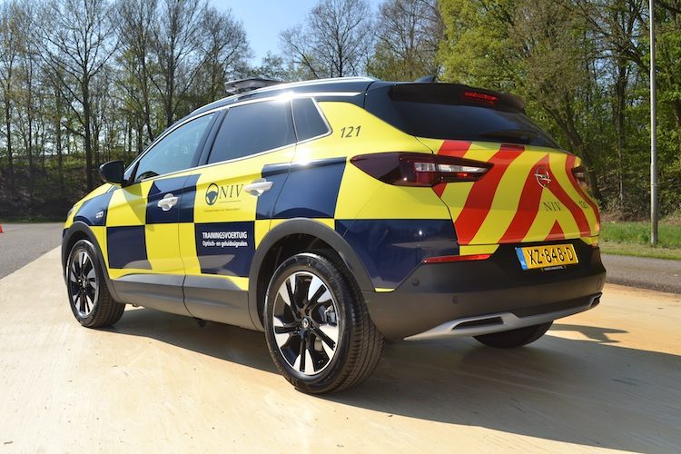 Nederlandse hulpverleners krijgen rijtraining in deze SUV
