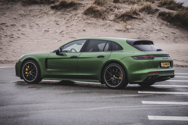 Porsche Panamera GTS mambagroen