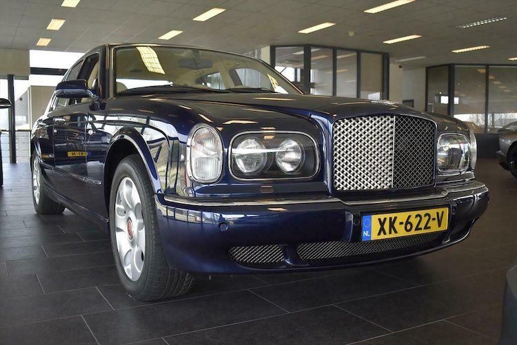 Koninklijke Bentley voor flinke prijs in Nederland te koop