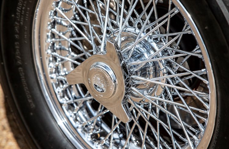 Iconische James Bond-auto moet miljoenen opleveren