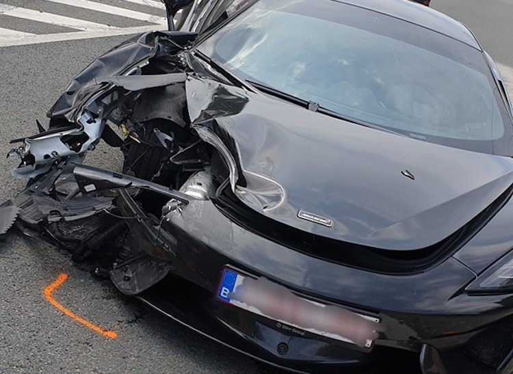 Voetballer crasht McLaren, mist wedstrijd