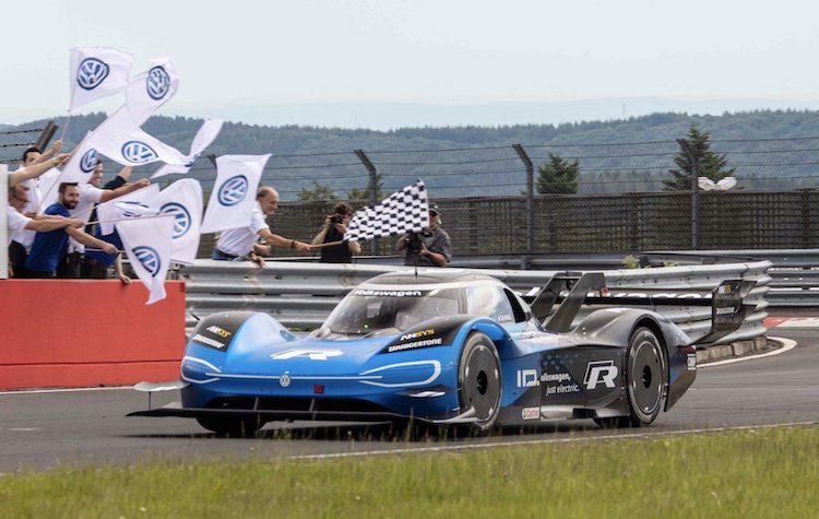 Volkswagen vernietigt 'Ringrecord met elektrische ID. R