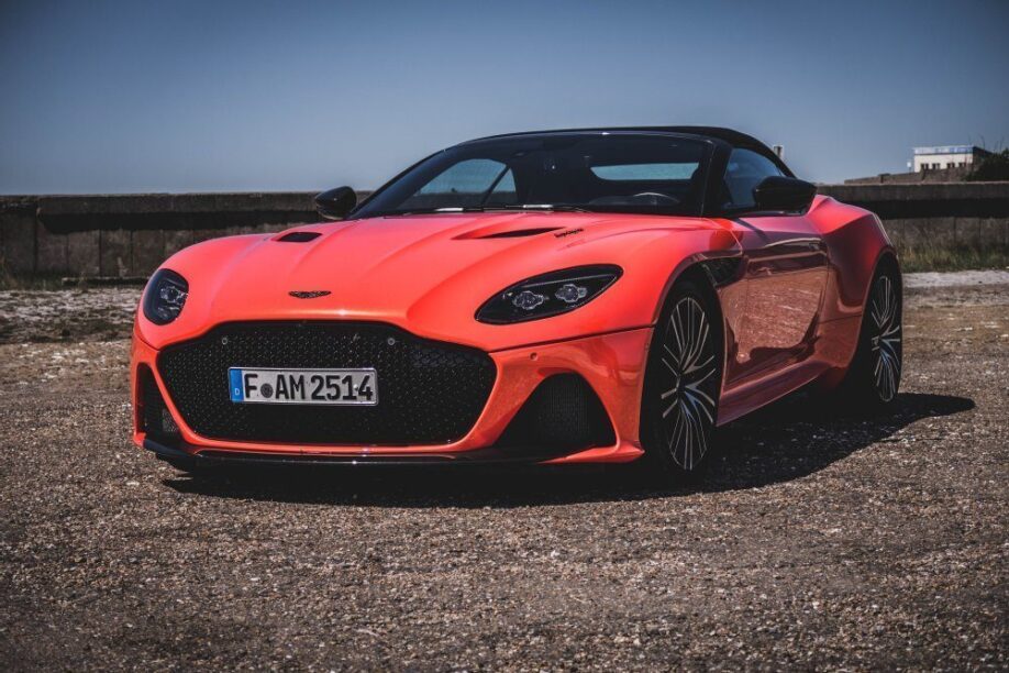 Aston Martin DBS Superleggera Volante rijtest