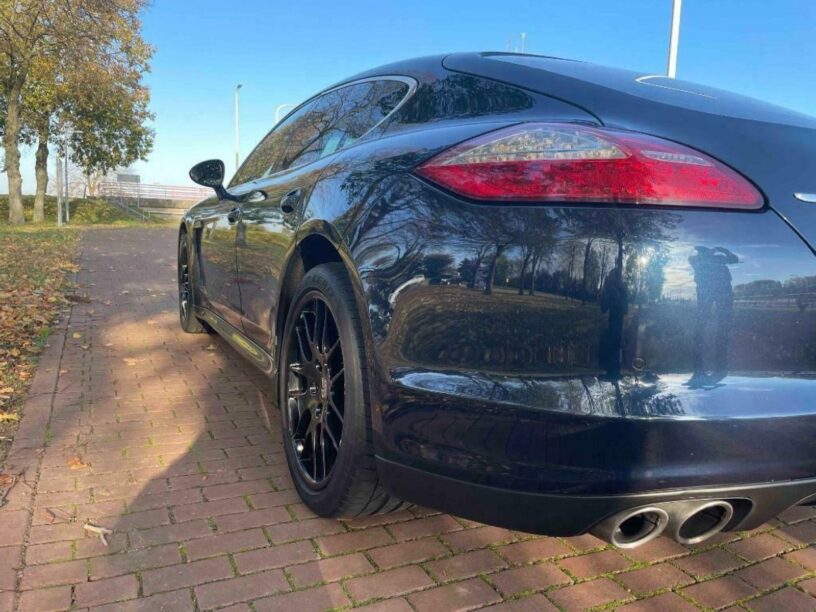 blauwe Panamera