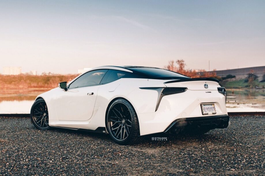 Strasse Lexus LC