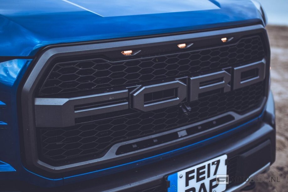 Neus van een Ford F-150 Raptor