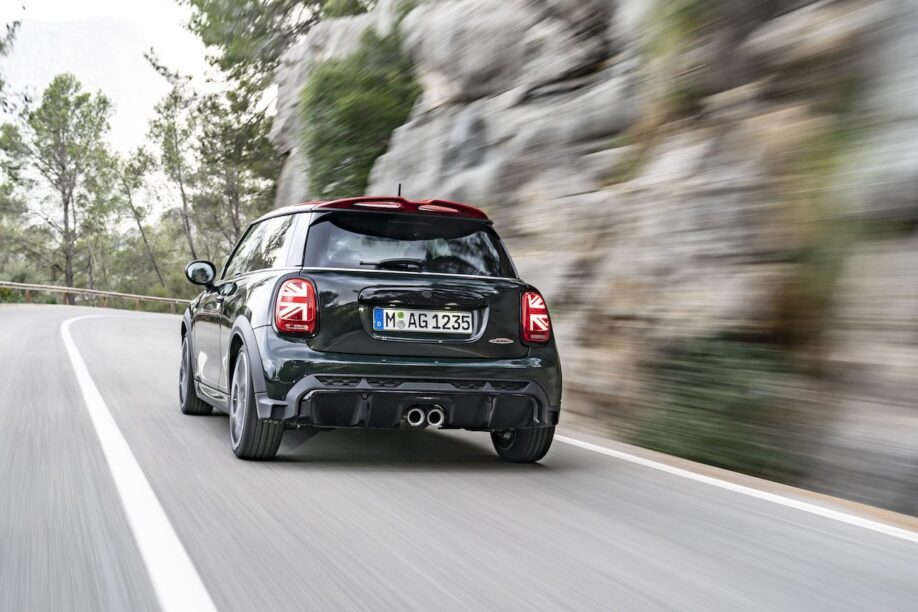 En daar is de vernieuwde MINI John Cooper Works