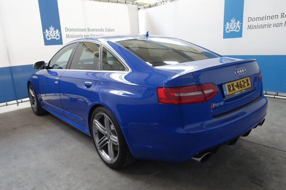 Nogaroblauwe Audi RS6 Sedan