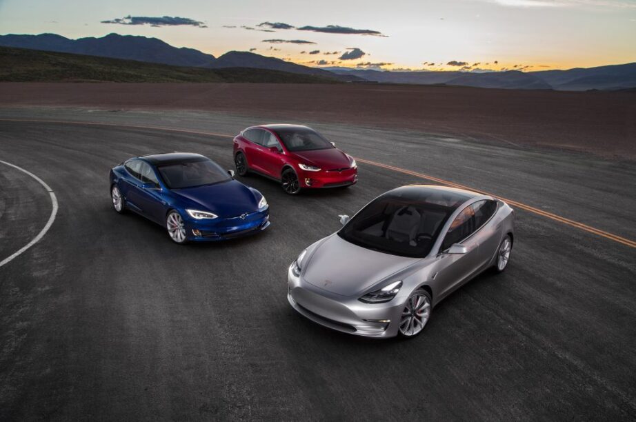 Arrogant Tesla onderuit