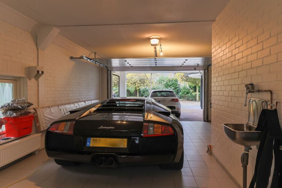 Murcielago steelt de show in garage Groningen