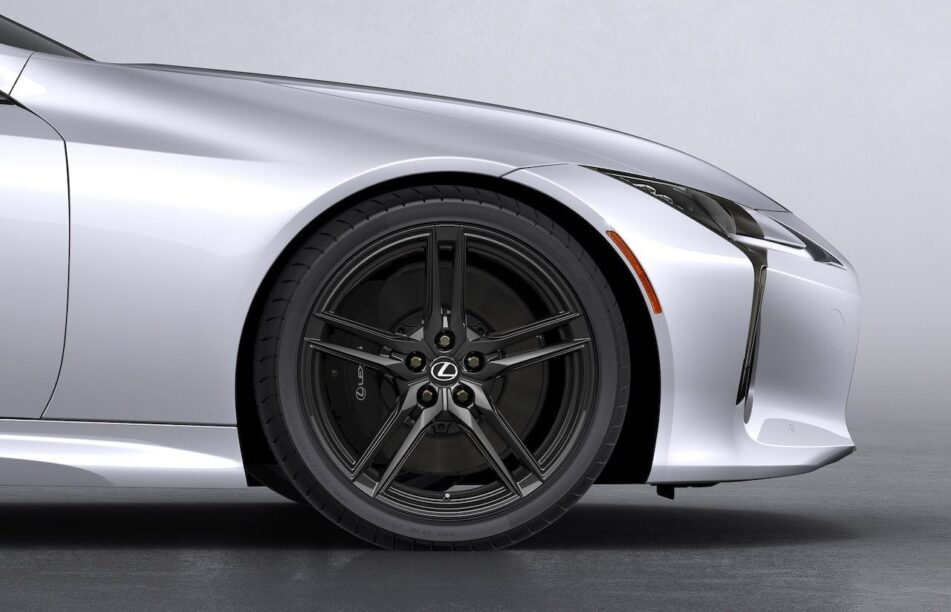 Lexus LC nooit meer per ongeluk in z'n achteruit