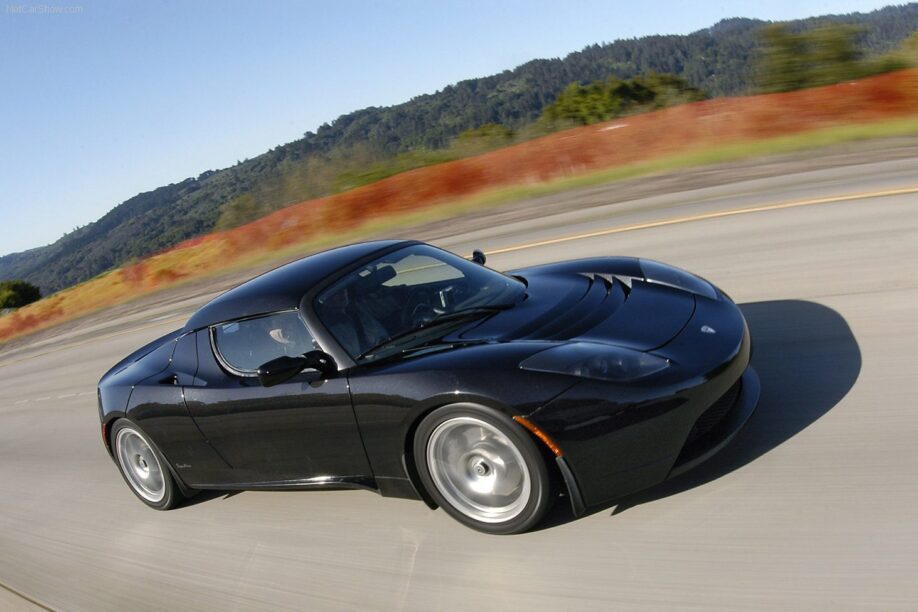 Is de eerste Tesla een toekomstige klassieker? Met de prijzen van de Tesla Roadster lijkt het wel die kant op te gaan.