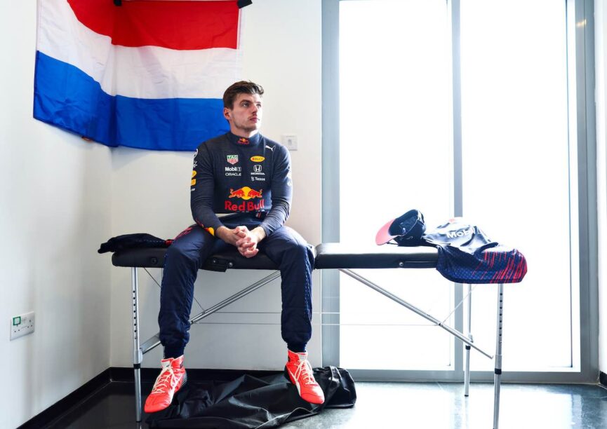 Max Verstappen krijgt sms van Toto Wolff