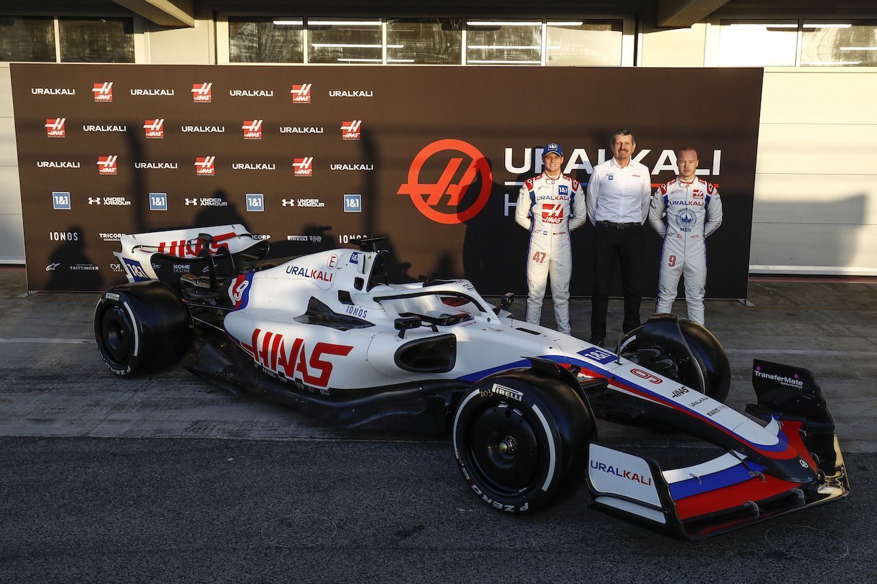 Haas wil niet meer achteraan rijden met VF-22