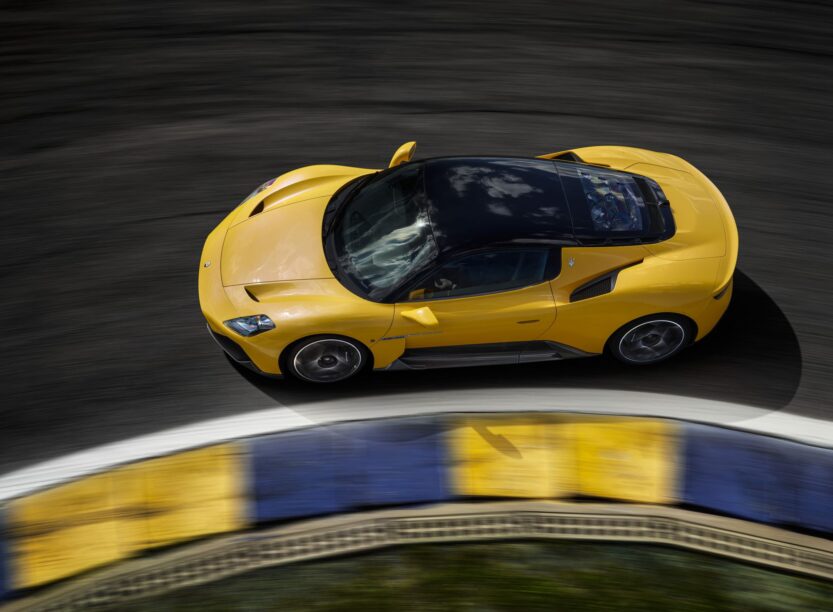 Maserati MC20 rijtest