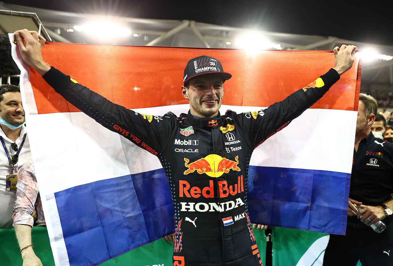 Max Verstappen heeft megadeal met Red Bull rond