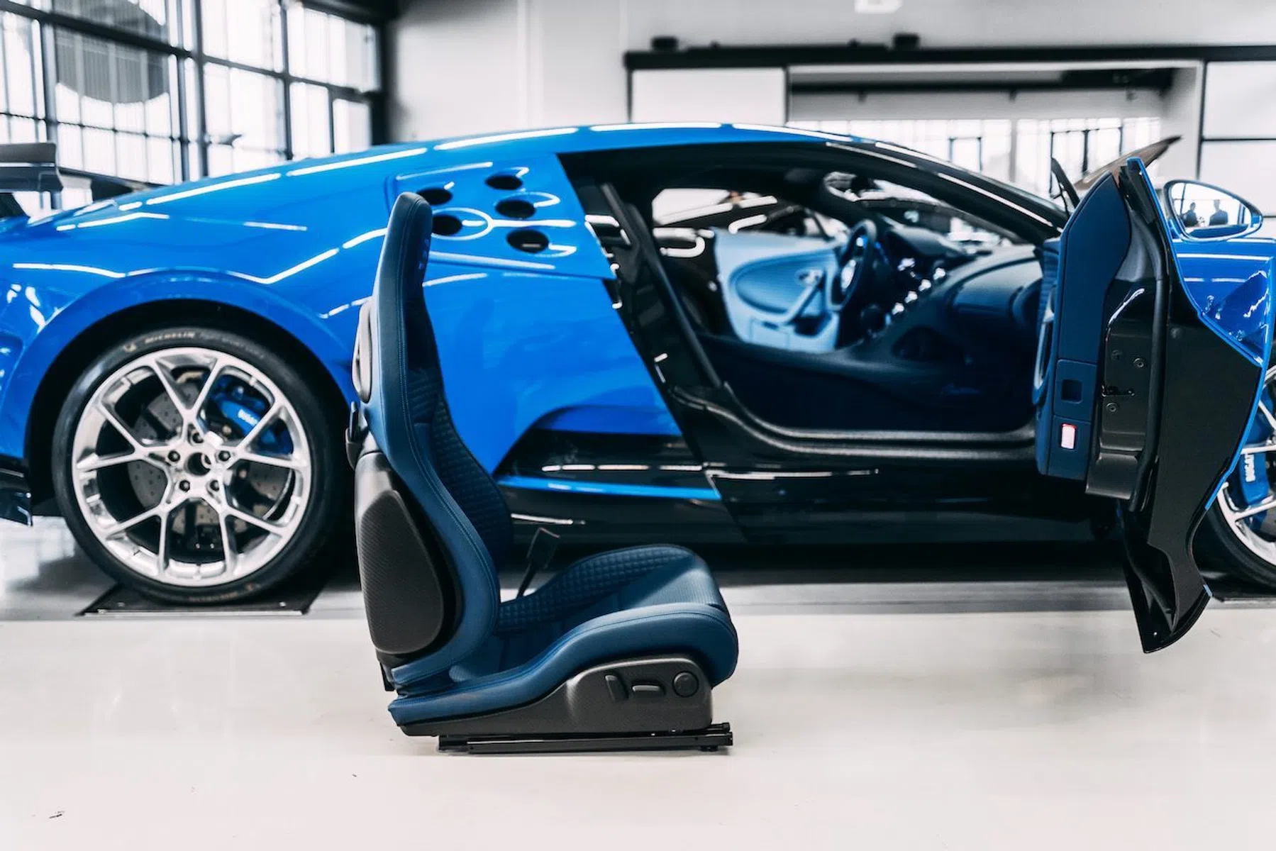 Bugatti heeft 16 weken nodig om dit interieur te maken

