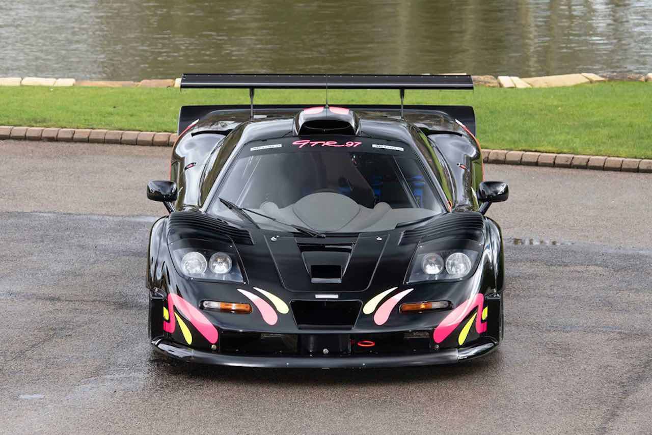 Straatlegale McLaren F1 GTR Longtail flaneert door Londen 